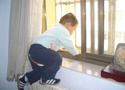 大半夜楼上孩子太扰民一气之下去找邻居 结果