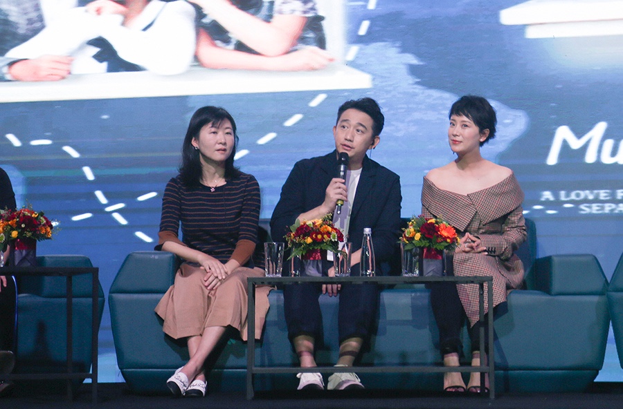 《小别离》在蒙古热播,海清出席见面会和粉丝亲切合影