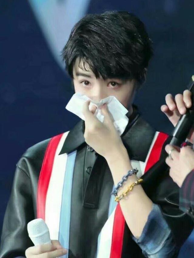 王俊凯节目现场当众落泪,背后原因让人揪心!笑