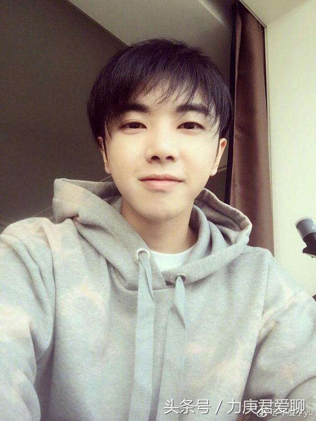 明星“削骨磨腮”成风尚：脸垮事业垮更快！她近照脸如同削掉一半
