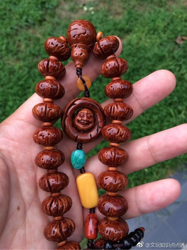 纯手套干刷,刷了四年的桃核手持.