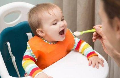 积食导致的反复发烧,妈妈要区分这3点