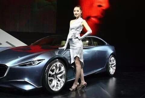 全新马自达6来了，只卖16万外观却值百万，车尾4根排气管太霸气