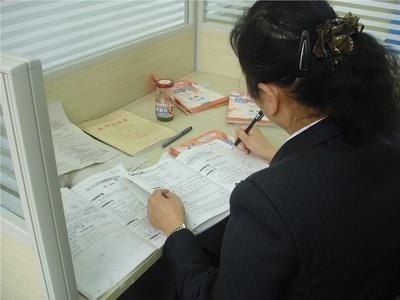 老师批改作业有误遭家长投诉,学校通报批评并