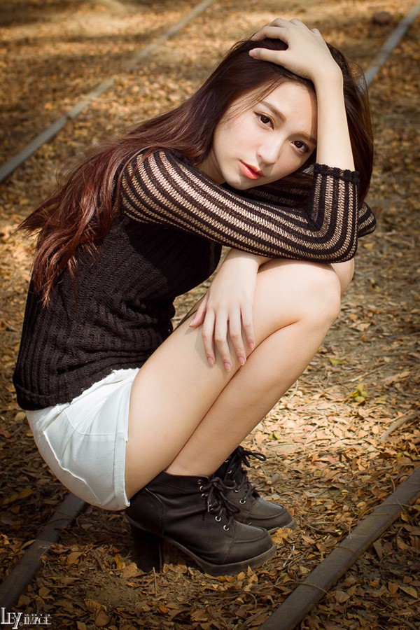 美女美图:清纯长腿美女户外性感自拍图集(图4) 美女美图:清纯长腿美女户外性感自拍图集(图4)