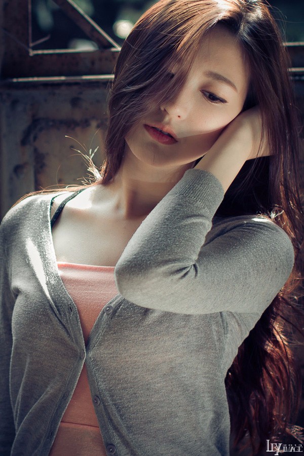 美女美图:清纯长腿美女户外性感自拍图集(图2) 美女美图:清纯长腿美女户外性感自拍图集(图2)
