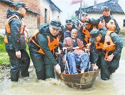 中国军队不愧为人民的子弟兵,几张图,看着看着