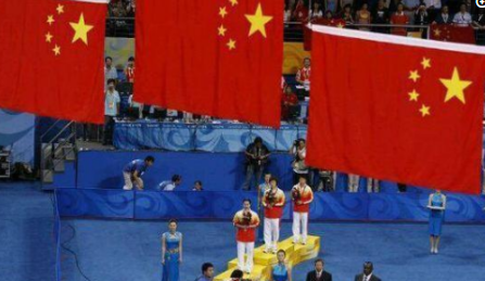 国际乒联为防国乒一家独大费尽心思，出狠招使3面国旗同升成绝唱