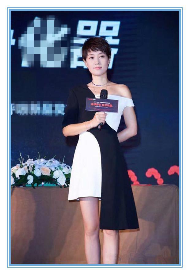 本以为马伊琍的斜边裙够个性了,可是看到白百何,我沉默了!