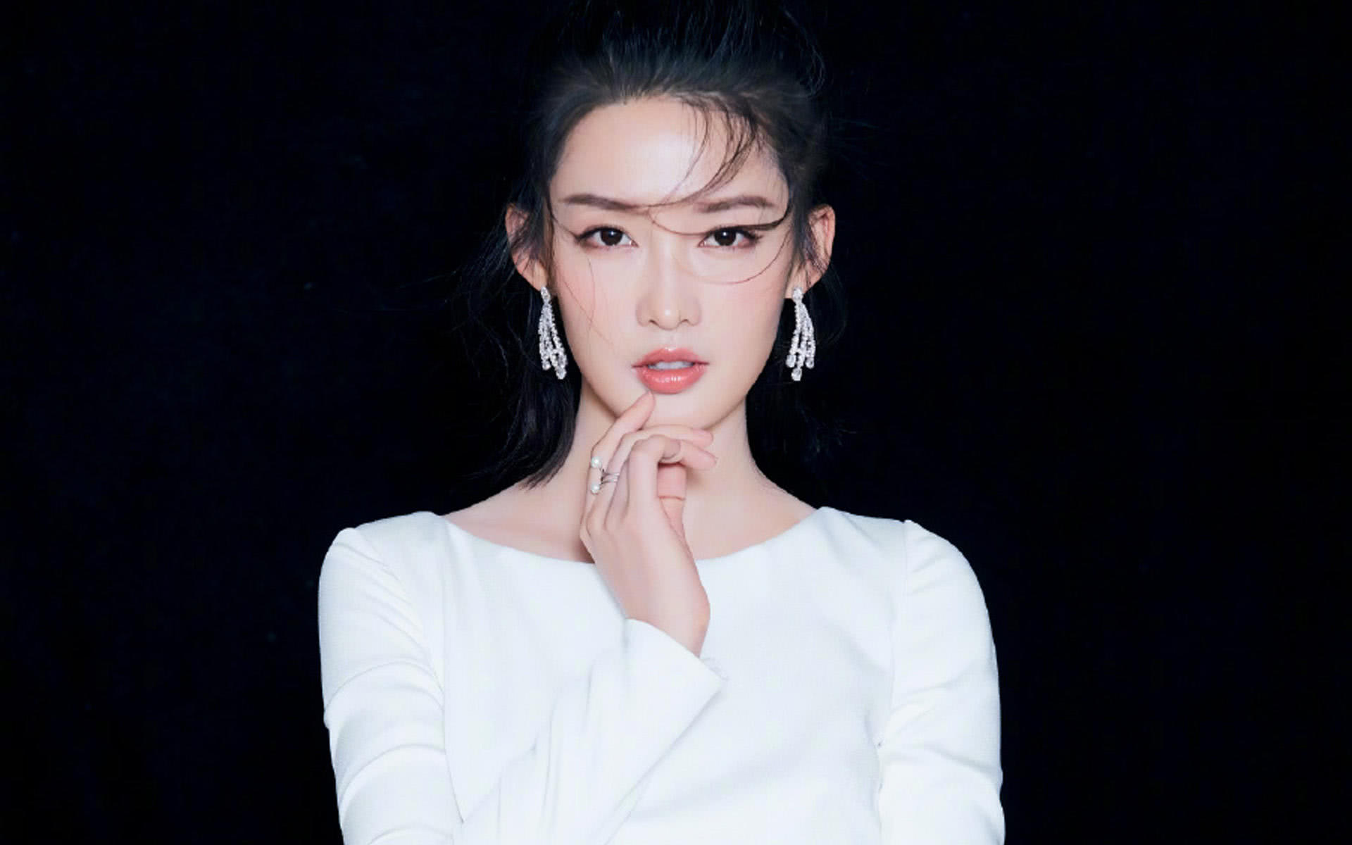 对比迪丽热巴,感觉李沁真的很可惜