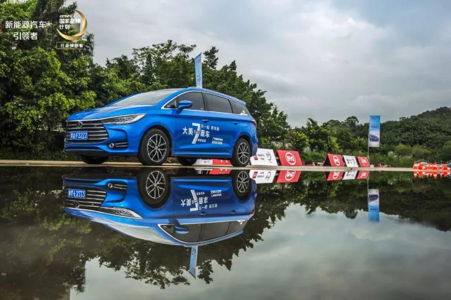 比亚迪宋MAX月销持续破万，加推6座版能干掉五菱宏光？