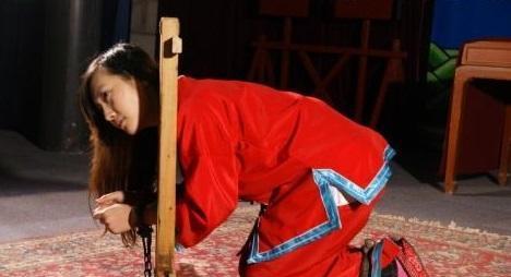 古代专门惩治女囚的刑罚鼠猫戏春, 女囚一听