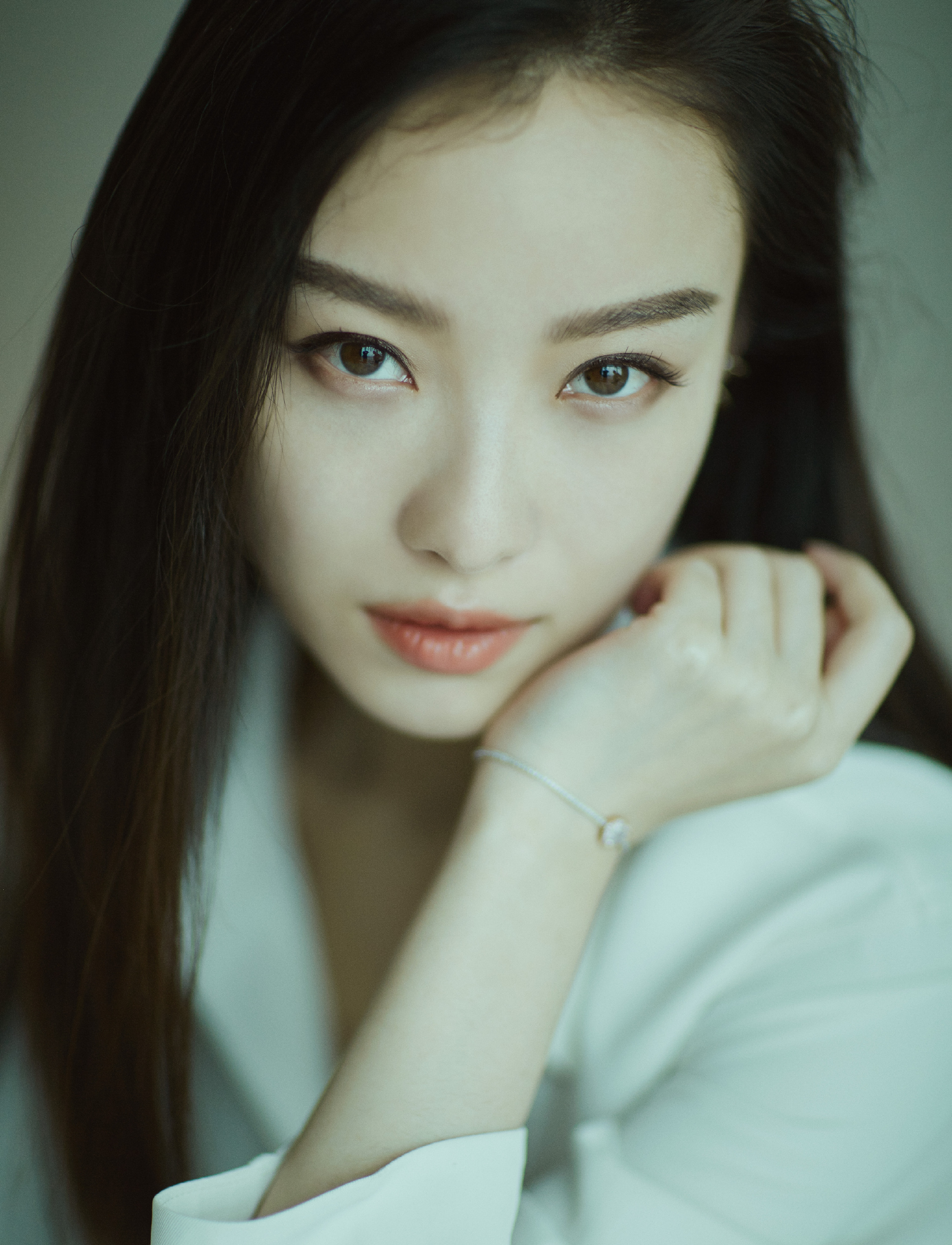 倪妮硬照的表现力太强,每个细节都很撩人!艾玛.我死了!
