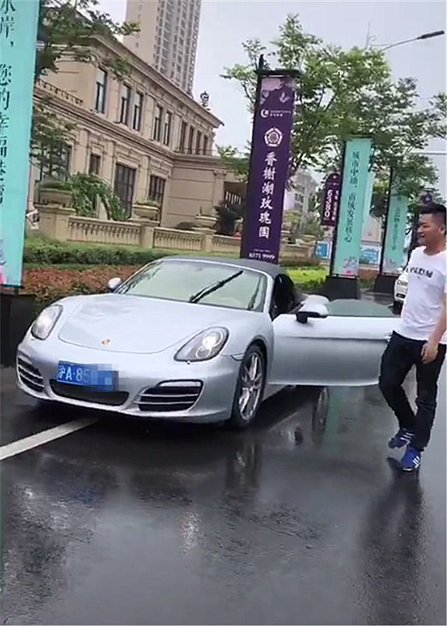 上海一富二代开保时捷撩妹,看到对方男友座驾时,顿时没了底气!