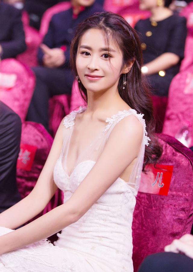 颖儿都瘦到脱形了,被三根肋骨闪到眼,这么瘦真的好看吗?