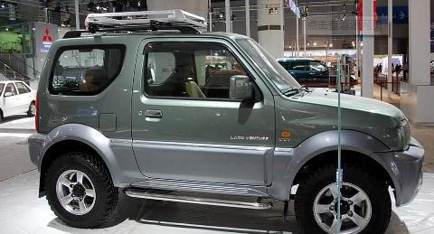 又一匹黑马来了，被称为小号牧马人，四驱+纯进口，仅14万起