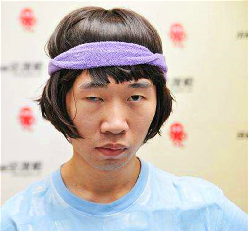 杨迪幽默风趣的表达和丰富的面部表情