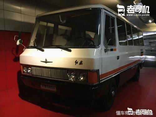 号称国产劳斯莱斯 开上街回头率爆表 网友 真给自主争光!