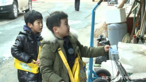 当年《爸爸！我们去哪里？》里的尹厚、俊秀成长近况公开！