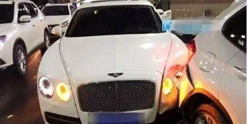 哈弗H6追尾宾利被索赔近百万, 哈弗车主做了一件事瞬间皆大欢喜