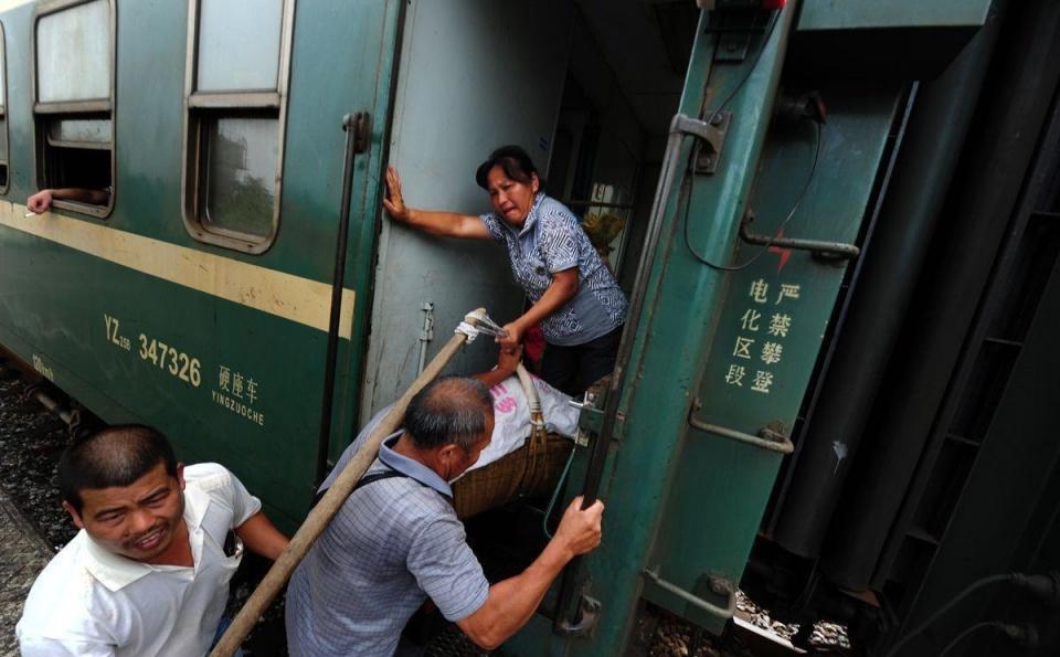中国最后一列免费的绿皮火车, 好像一下回到了80年代