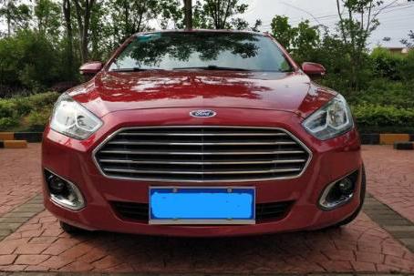 福特终于要奋发！福睿斯直降三万，1.5L每公里4毛6，仅售6.5万