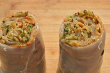 濮阳的裹凉皮，真的是赞不绝口，不爱吃凉皮的我也吃上瘾了