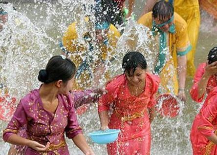 这个国家比越南安全,比泰国开放,欢迎中国游客