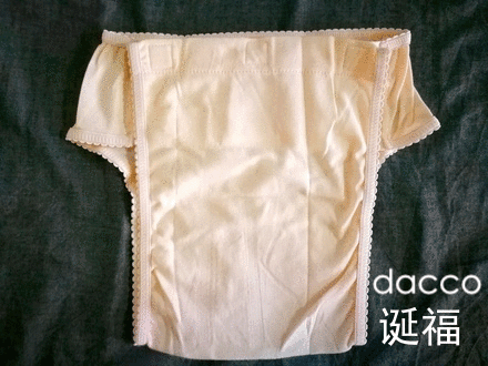 这款内裤展开几乎是 t 字型的, 和dacco诞福家的"巨型"立体卫生巾完美