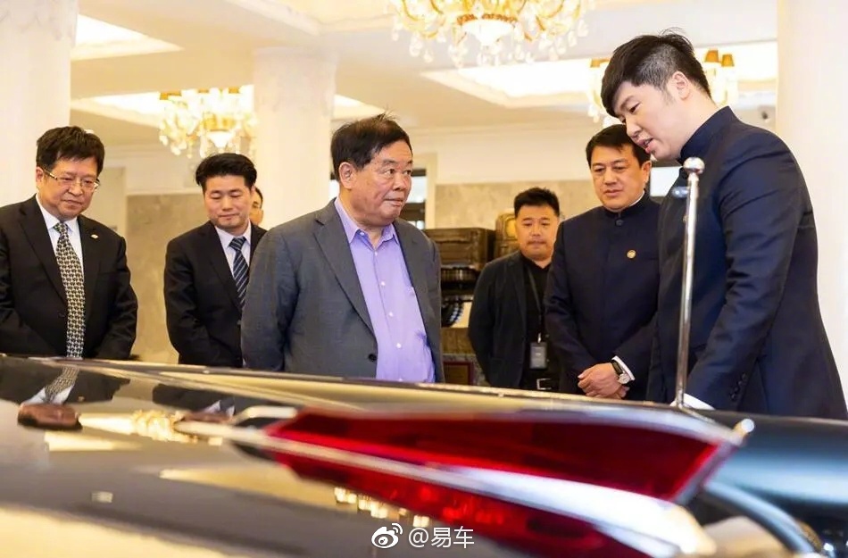 红旗L5限量定制版迎来首位用户：“玻璃大王”福耀集团的曹德旺先生