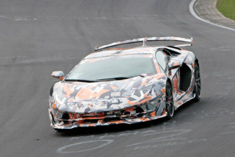 地表最强“蛮牛”Aventador SVJ路试谍照曝光 功率达800马力