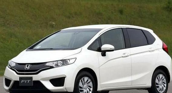 天灾还是人为? 本田飞度穿顶!