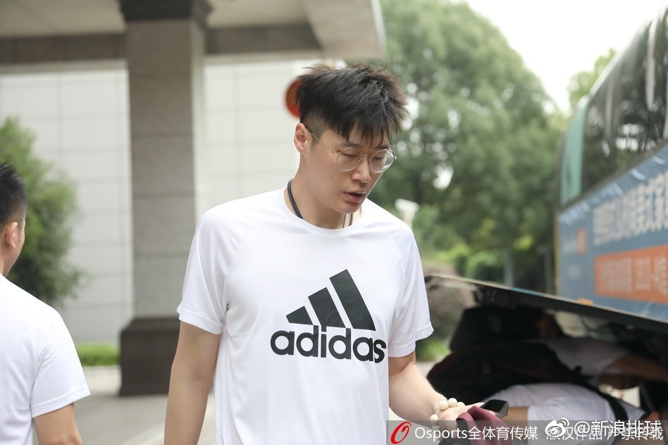 2018年7月5日,中国男排B队在沈琼的带领下启