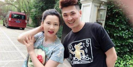 门》悲情角色走红,今一人获奖无数,她却半温不