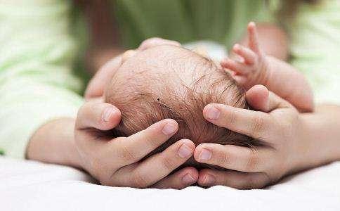 宝宝头上长的头垢是什么,又该如何处理?