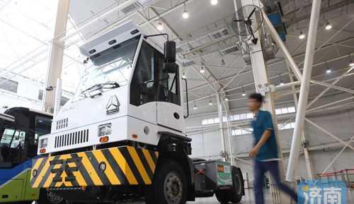 中国制造丨中国研发首款氢燃料码头牵引车，中国重汽制造