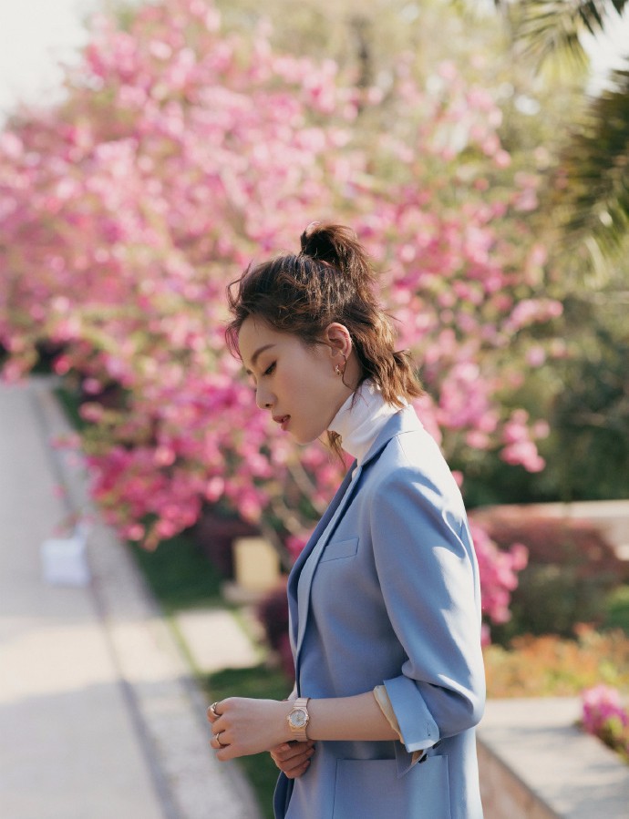 刘诗诗代言瑞表欧米茄,昆明剪彩精致又优雅,气