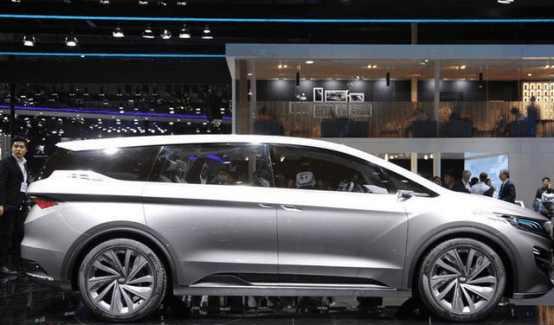 吉利第一款1.8T动力MPV, 内饰秒宝马, 甩宝骏730几条街