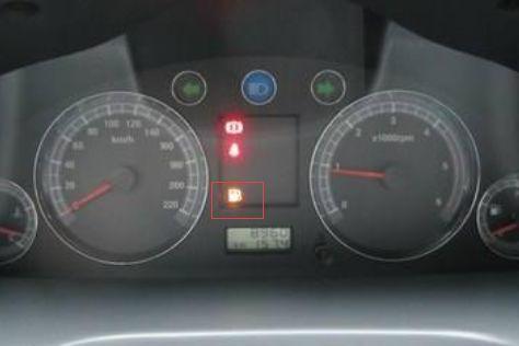 油箱亮红灯还能跑多久?汽油不足会烧坏油泵吗