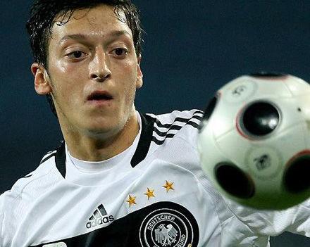 德国名将厄齐尔愤然退出国家队:我已不想再穿