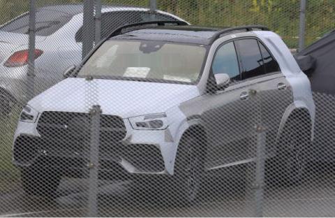 全新奔驰GLE、保时捷卡宴路试曝光，豪华SUV激战在即！