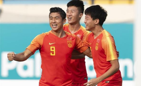 打疯了!中国男足6-0打破12年魔咒 对方门将和