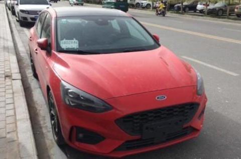 新一代福克斯低配内饰曝光10月份上市!