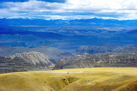 西藏阿里有一处宛如火星地貌般的绝世奇观,寸草不生却