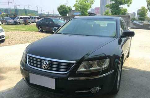 花50万提了一辆二手大众辉腾，小伙表示：要的就是低调！