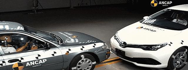 日系车是纸糊的? 15年的卡罗拉“生吃”了左边98年的卡罗拉