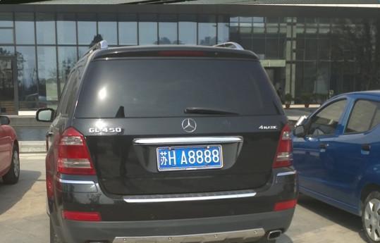 靓号车牌被五菱宏光抽到了，有人当场出天价买车主却不愿意卖