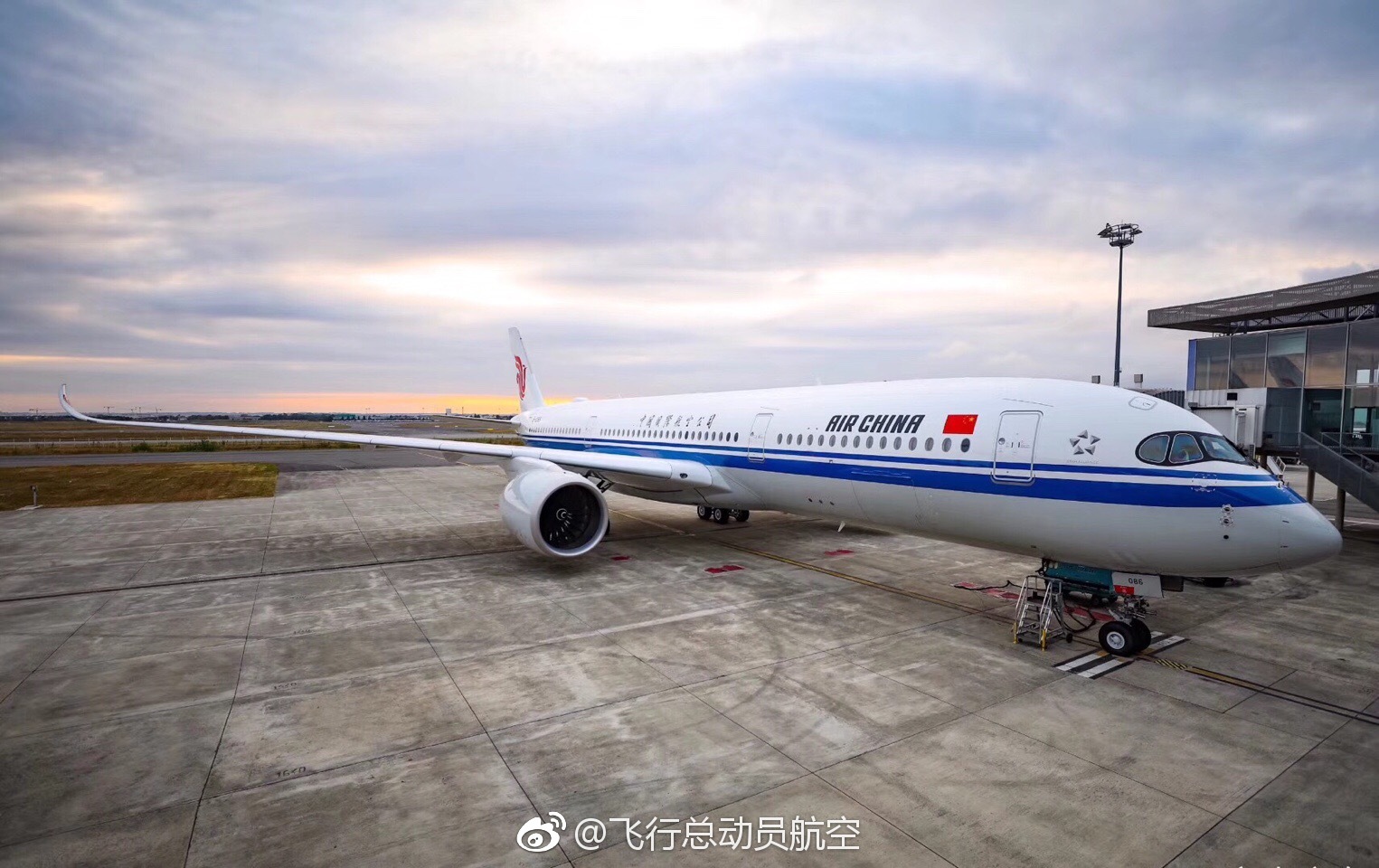 热烈祝贺中国国际航空公司airchina引进中国大陆首架空