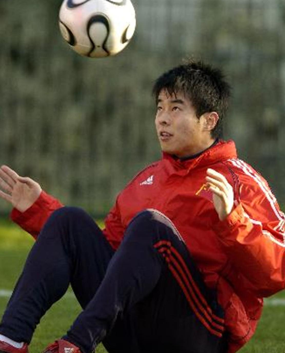 国足颠球基本功如何?没有对比就没有伤害,底子