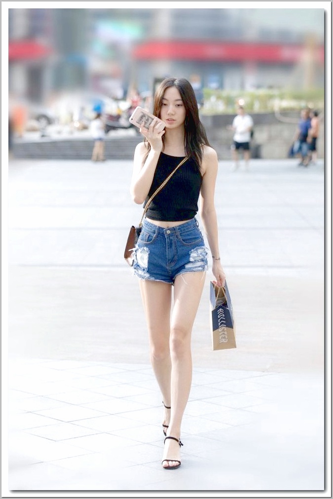 美女街拍:为什么走路的女人都这么美 图2是我的女神,你觉得呢